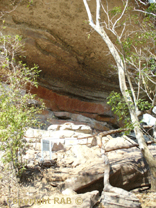 The first major rock art site is a stroll from the carpark of around 10-15 minutes